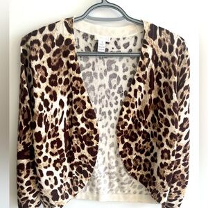 Animal print sweater- Short length with 3/4 ruched sleeves Chico’s Size small